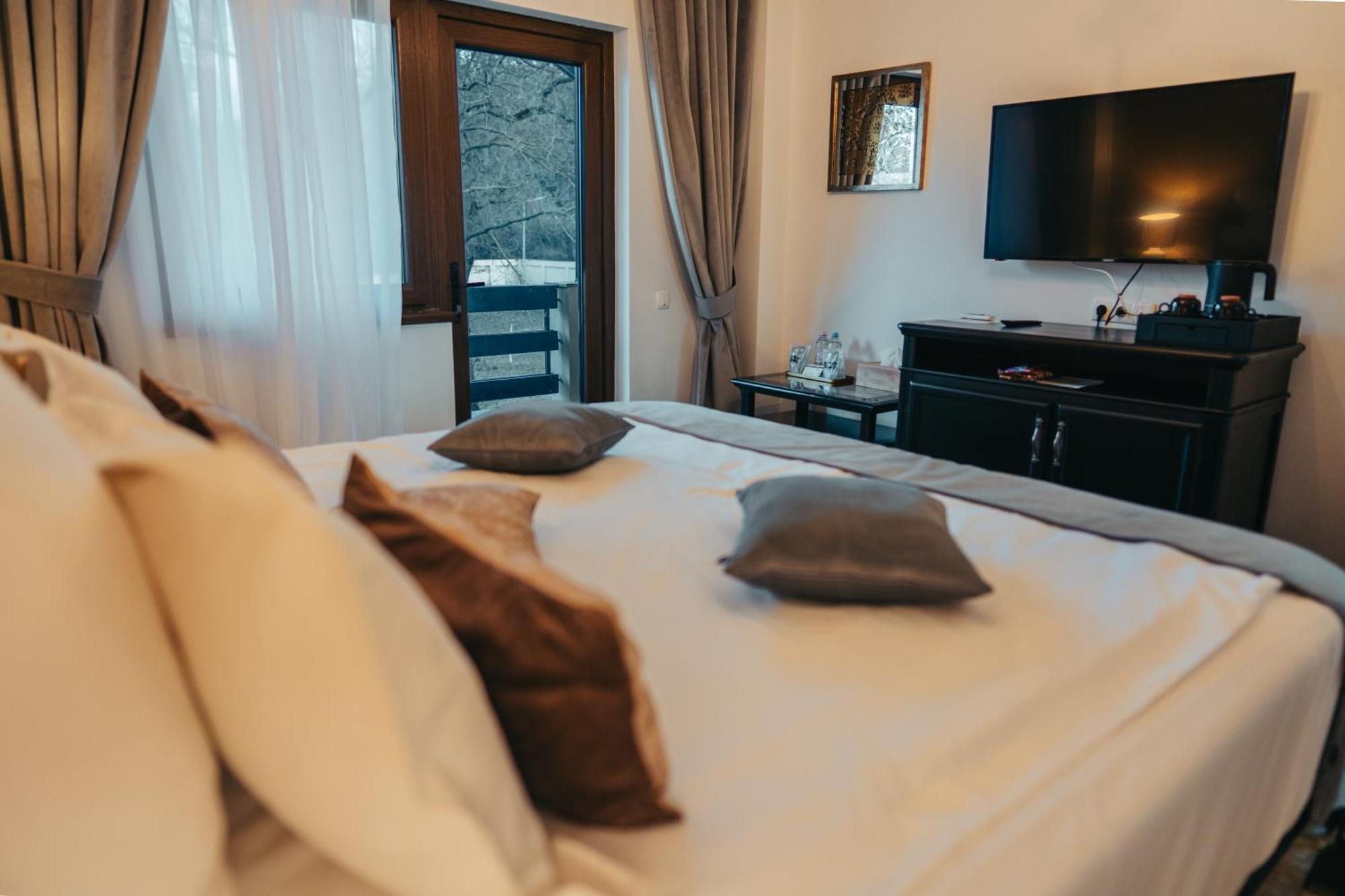 Curtea Domneasca Hotel Vaslui Luaran gambar