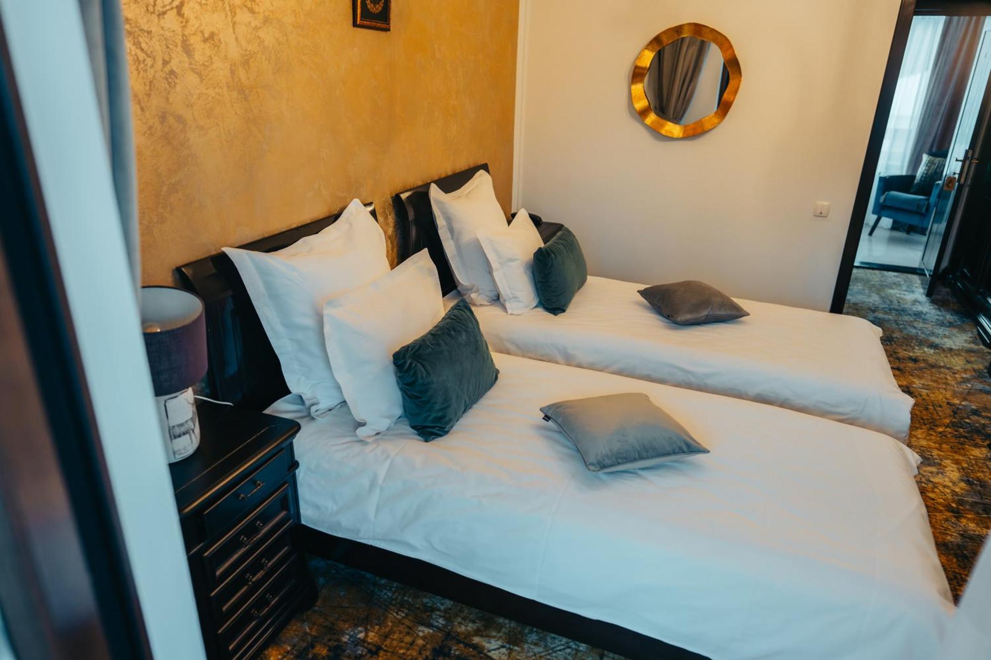 Curtea Domneasca Hotel Vaslui Luaran gambar