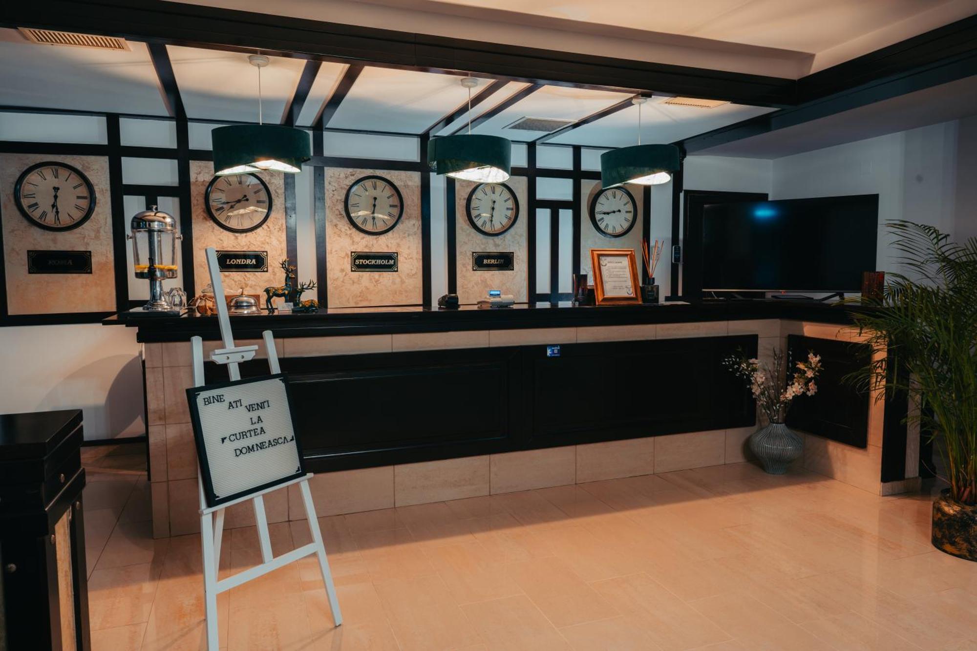 Curtea Domneasca Hotel Vaslui Luaran gambar